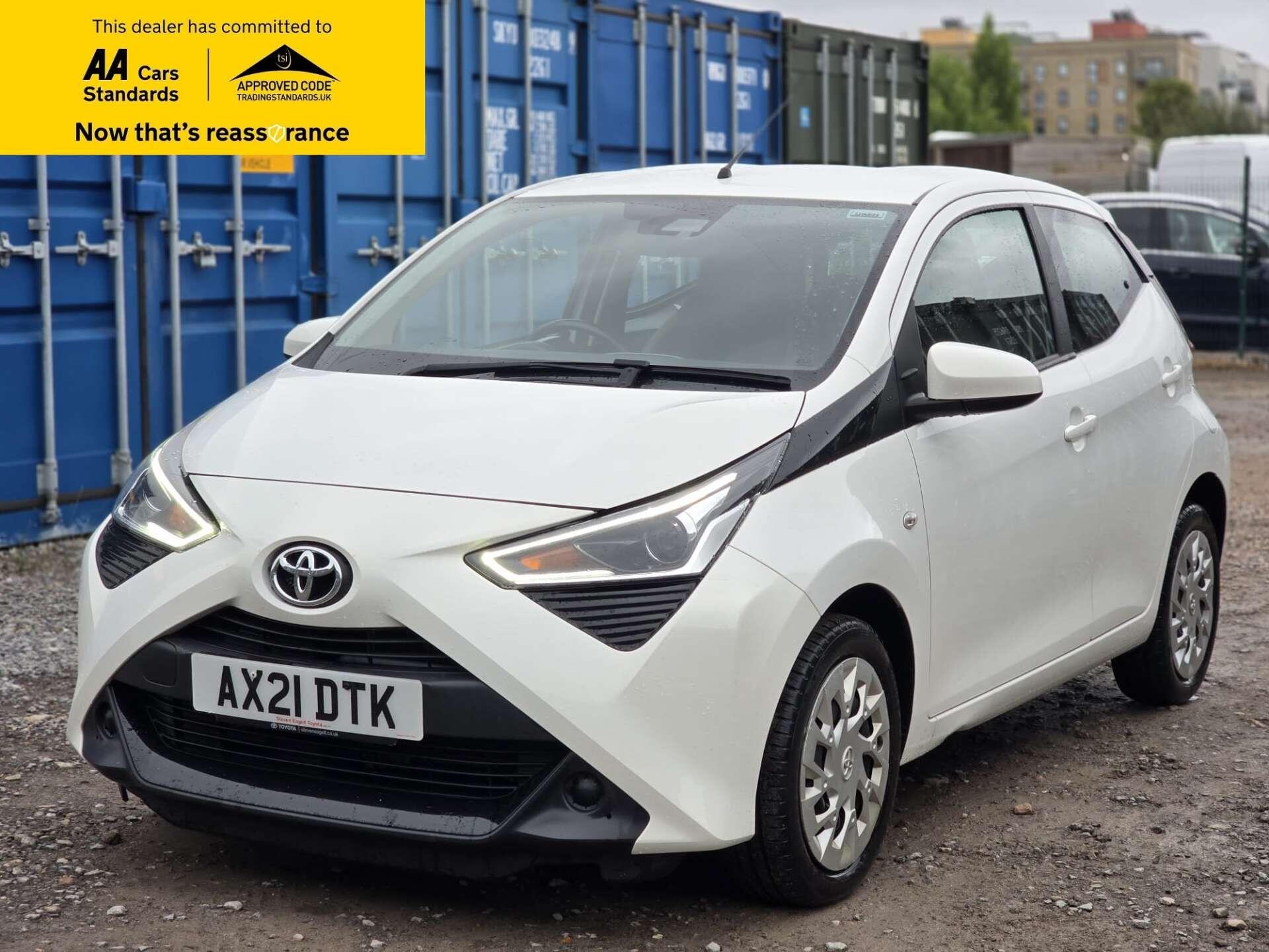 1.0 VVT-i x-play Hatchback 5dr Petrol x-shift Euro 6 (Safety Sense) (71 ps)